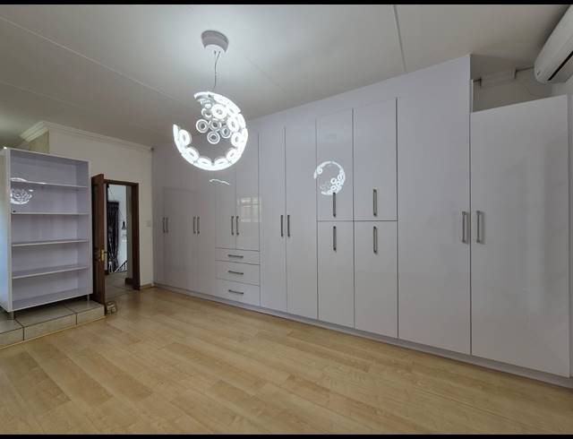 4 BEDROOM HOUSE FOR SALE IN VANDERBIJLPARK SW 5